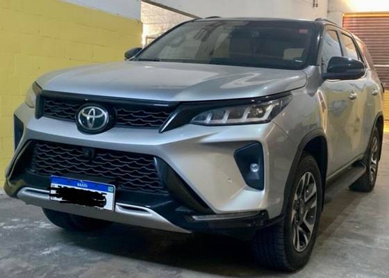 TOYOTA HILUX SW4 2.8 D-4D TURBO DIESEL DIAMOND 7L 4X4 AUTOMÁTICO TOYOTA HILUX SW4 2.8 D-4D TURBO DIESEL DIAMOND 7L 4X4 AUTOMÁTICO